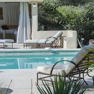 https://elephant-de-vaugines.fr-provencehotel.com